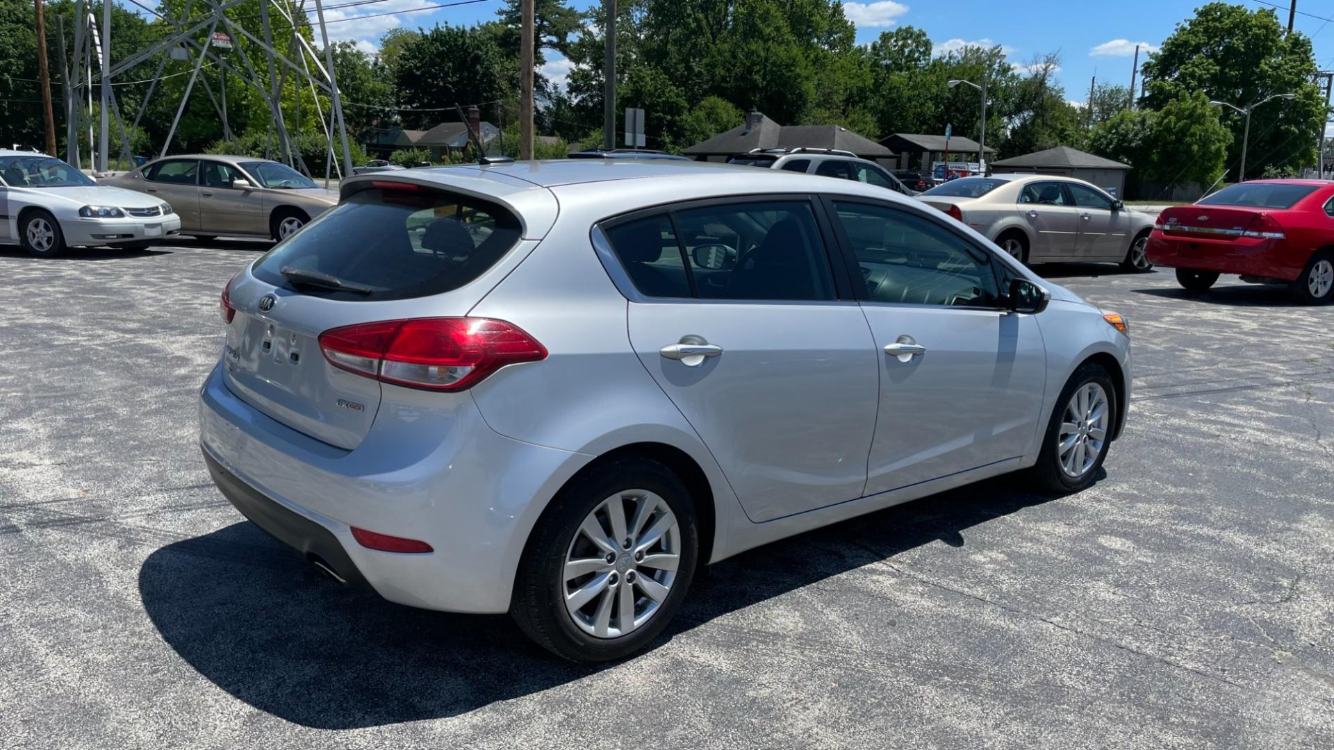 2015 Silver /BLACK / GRAY Kia Forte 5-Door EX (KNAFX5A83F5) with an 4 CYL 2.2 GDI engine, 6-Speed Automatic transmission, located at 2710A Westlane Rd., Indianapolis, IN, 46268, (317) 291-2000, 39.885670, -86.208160 - Photo#3